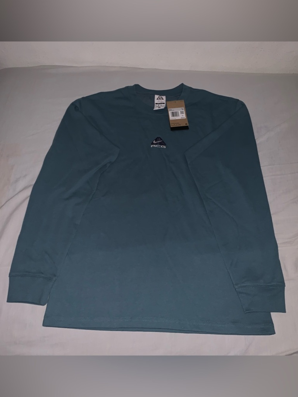Nike Men’s ACG Lungs Long Sleeve T-shirt Teal Size: XSmall Loose Fit